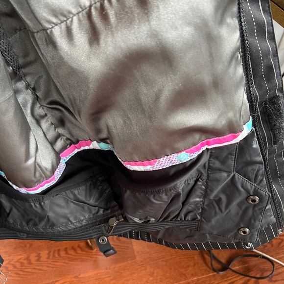 Burton women’s ski jacket - like new - Picture 6 of 7